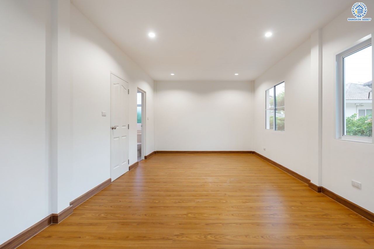 บ้านมือสองตกแต่งใหม่ ม.ชลลดา วัดลาดปลาดุก คุณภาพระดับ L&H บนเนื้อที่ 63.5 ตร.ว. ฟังก์ชัน 3 ห้องนอน 2 ห้องน้ำ 3 ที่จอดรถ บนทำเลศักยภาพ เพียง 15 นาทีถึง เซ็นทรัลเวสท์เกต ใกล้รถไฟฟ้าสายสีม่วง "สถานีคลองบางไผ่"